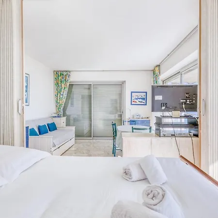 Guestready - Airy Studio With Ocean View * Cannes